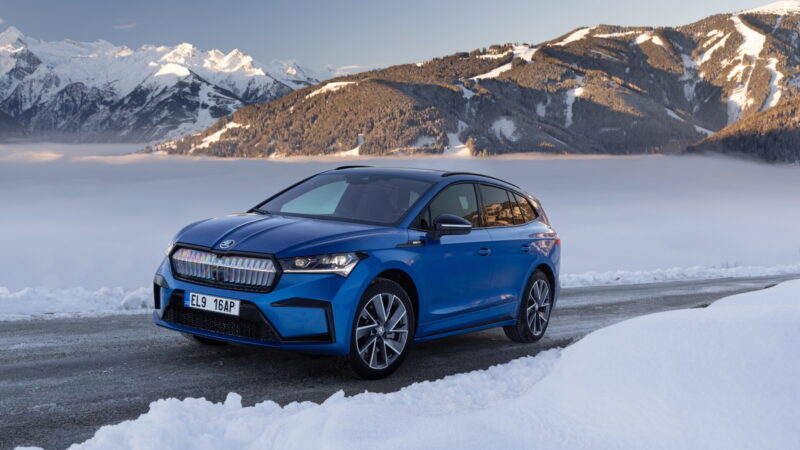 Elektromos autó télen: Škoda Enyaq iV havas hegyi úton